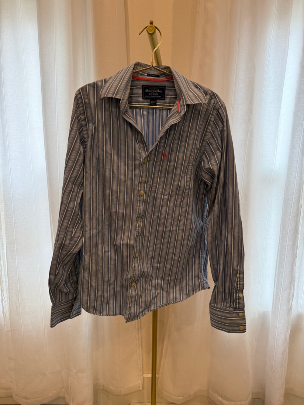 Abercrombie & Fitch Men’s Blue and White Striped Button-Down Shirt